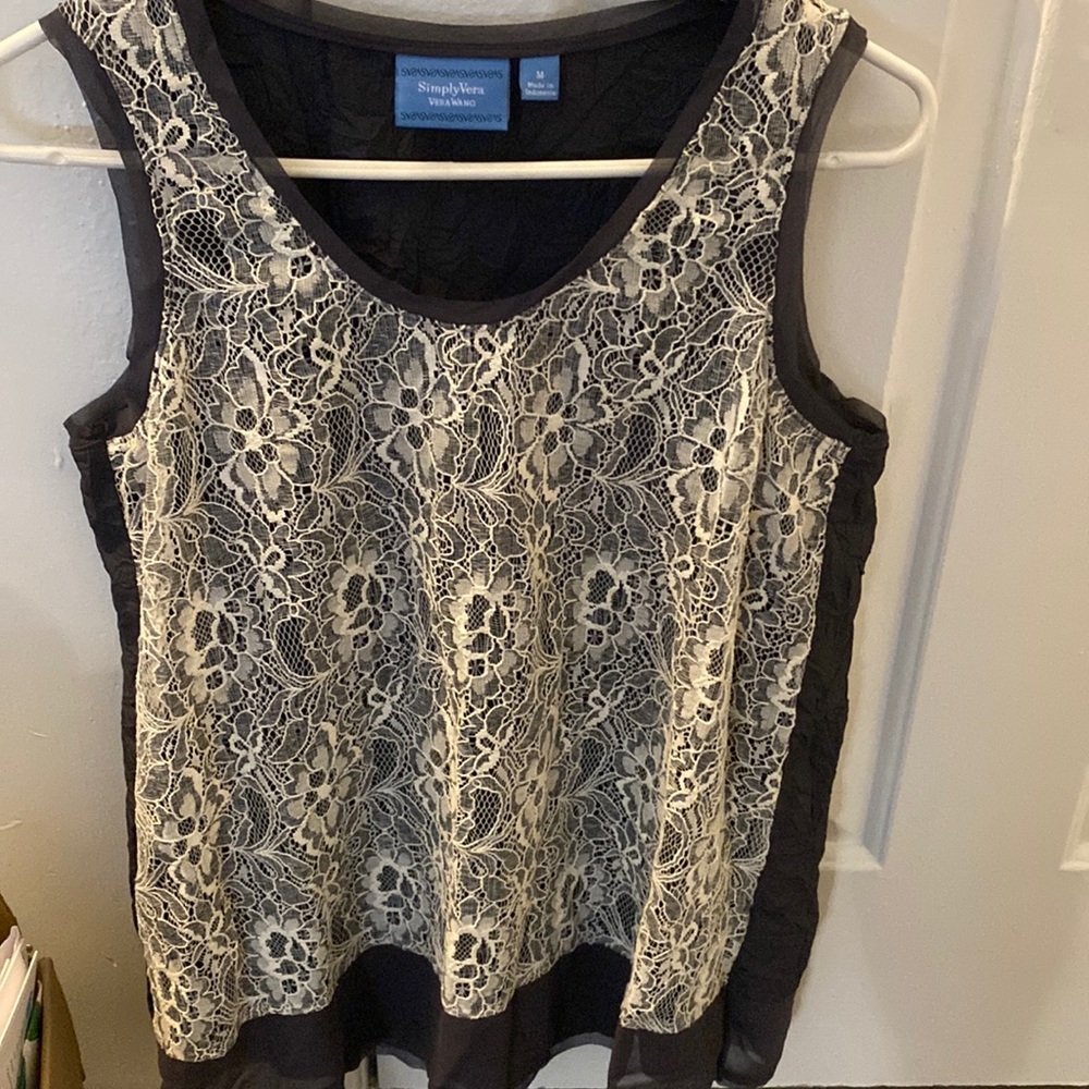Simply Vera Size M Sleevless top 2fer tank